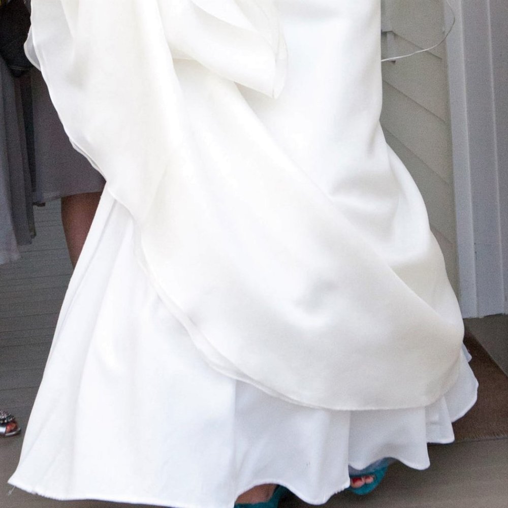Gorgeous Designer Silk Judd Waddell Wedding Dress size 10, fits like a 6 - Picture 6 of 11